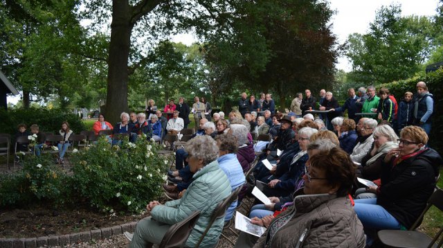 Efkes stille staon bie (vrijdag 22 juni 2018)